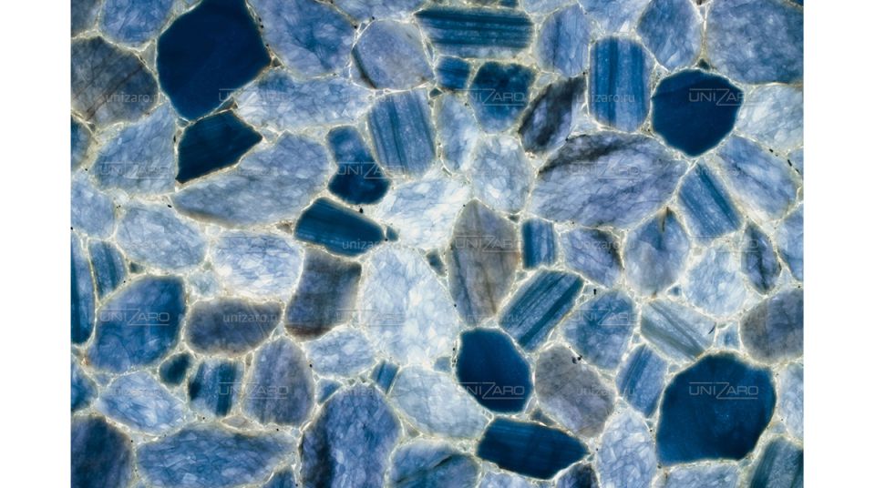 Ice Blue Calcite — Фрагмент с подсветкой