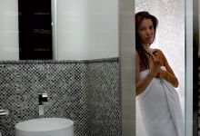 Облицовка ванной комнаты перламутровой мозайкой (Antolini)